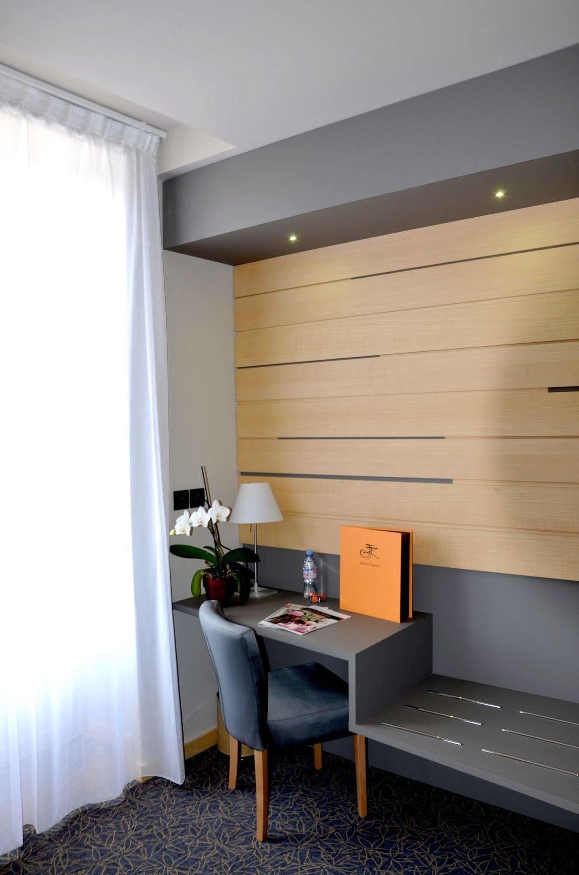 Luzy Logis Hotel Du Morvan - Restaurant La Table De Jerome מראה חיצוני תמונה